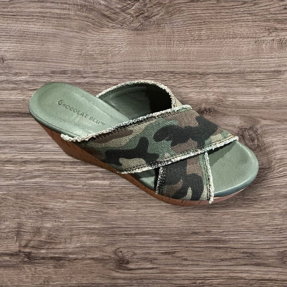 Chocolat Blu Camo Wild Two Strap Criss Cross Wedge Sandal Shoe Size 6